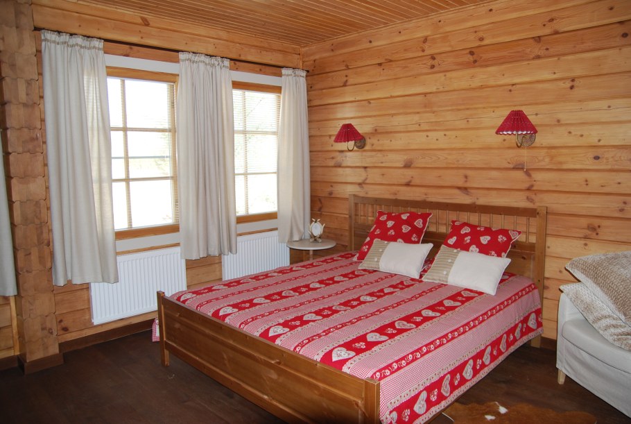 Шторы в деревянном доме