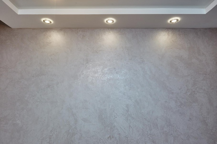 Декоративная штукатурка светлая в интерьере