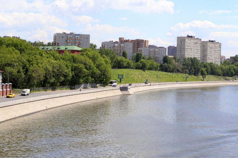 Стройка на Крутицкой набережной