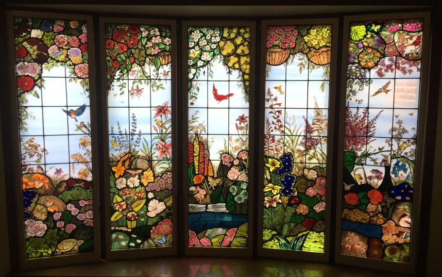 «Павлины и голуби» Жак Грюбер витраж