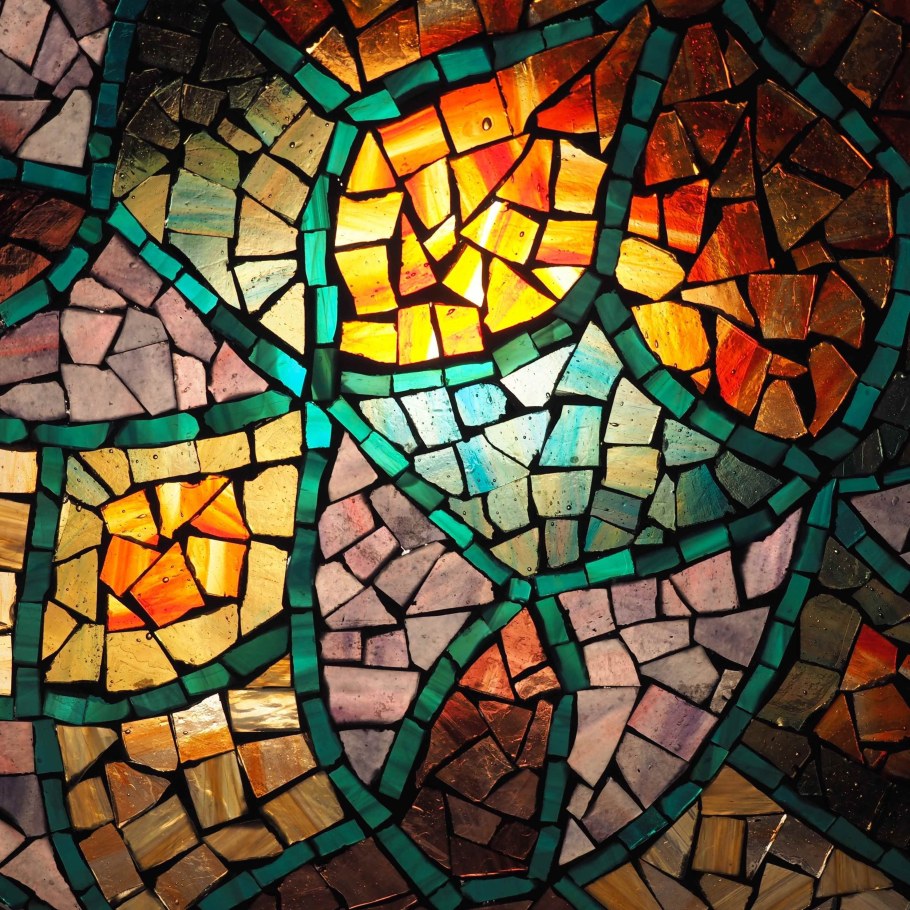 Мозаика на стекле витражными