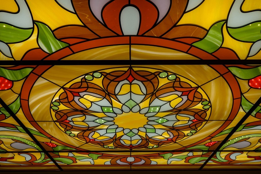 Современные витражные потолки