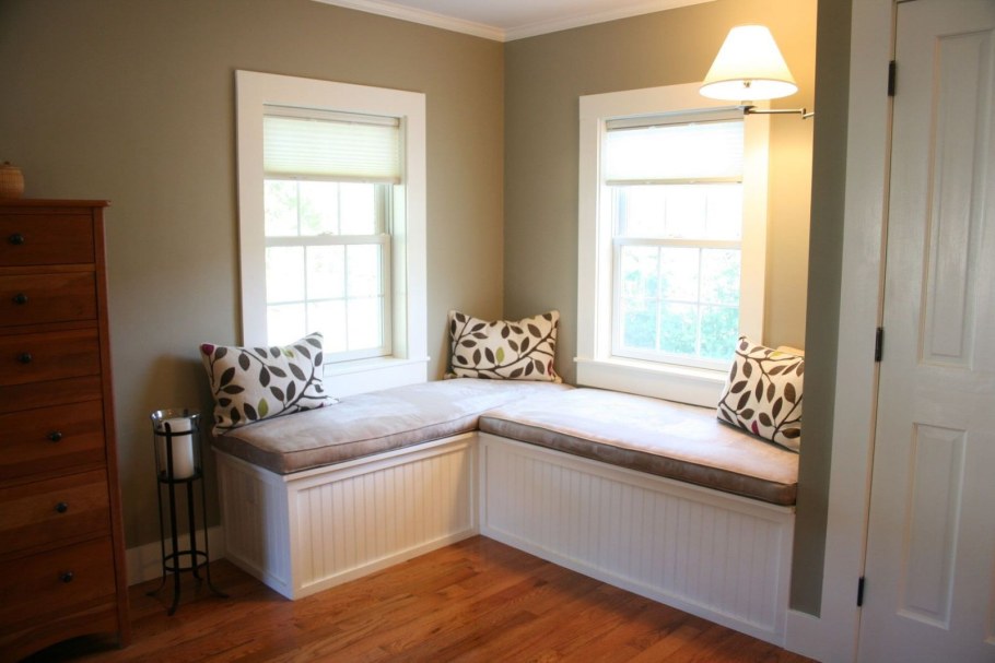 Диванчик на подоконнике