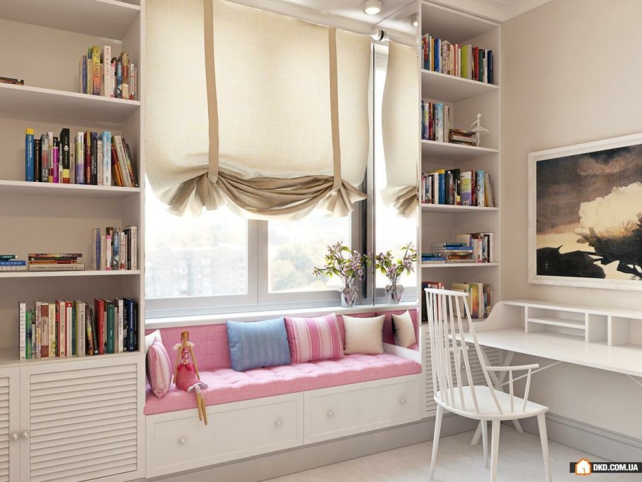 Стеллаж у окна