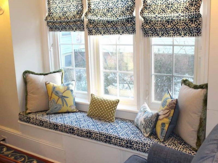 Диванчик на подоконнике