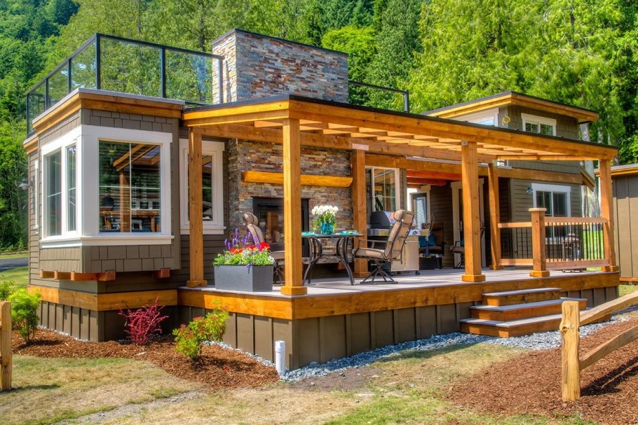 Тини Хаус с террасой