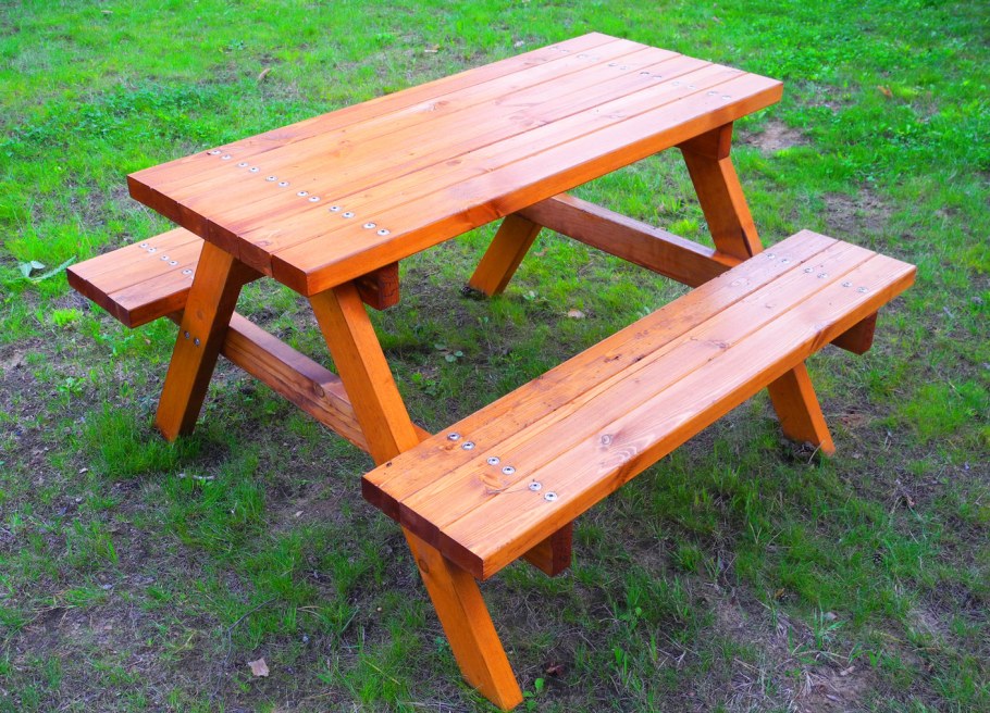 Стол со скамейками для дачи