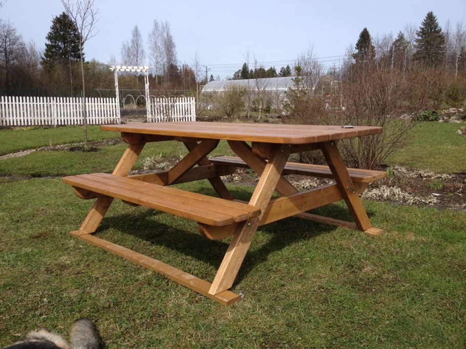 Стол уличный для дачи