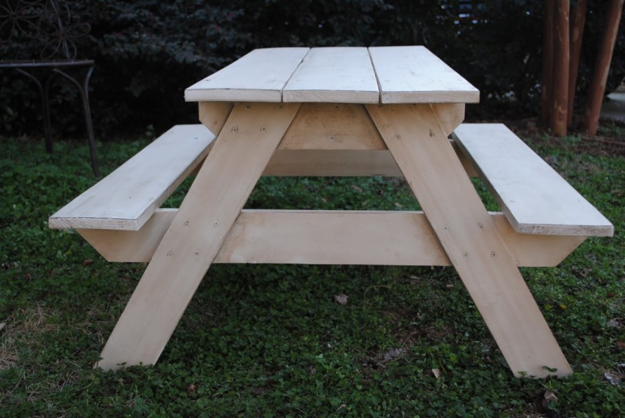 Скамейка со столиком для дачи