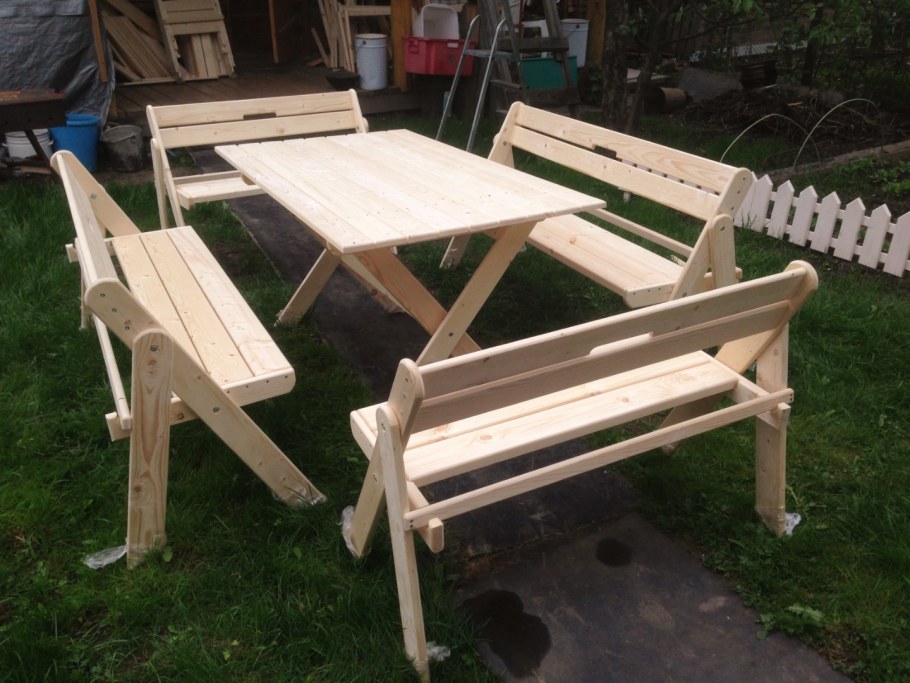 Лавочка со столиком