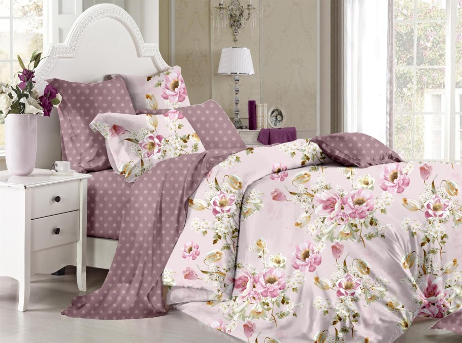 Декоративные подушки на кровать