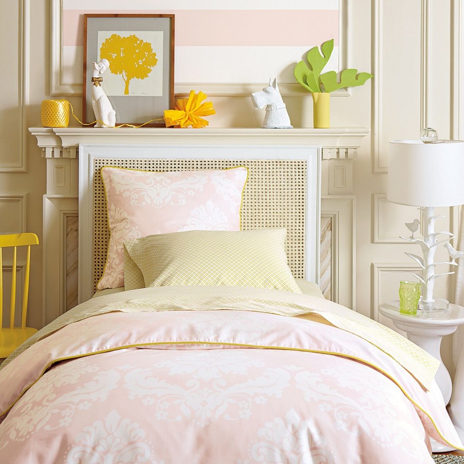 Домашний текстиль на белом фоне