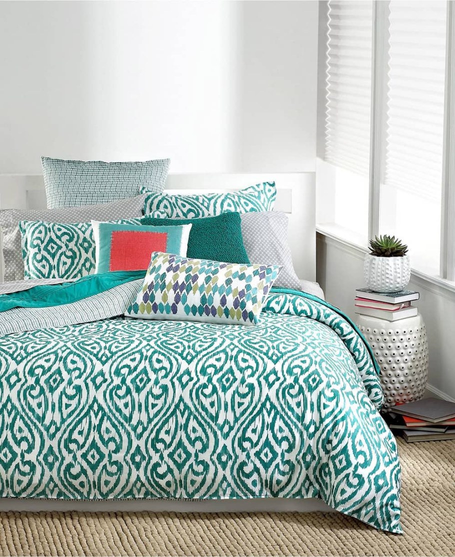 Покрывало на кровать в голубых тонах