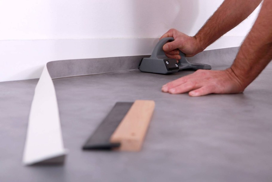 Подрезать линолеум