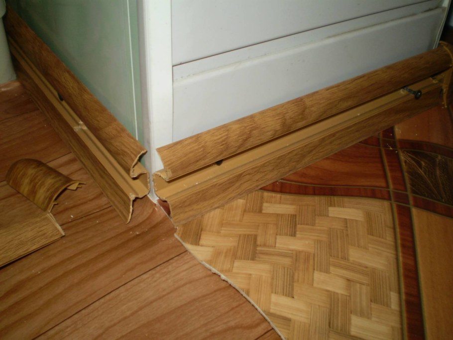 Плинтус Sport Skirting Oak 84x27x2350