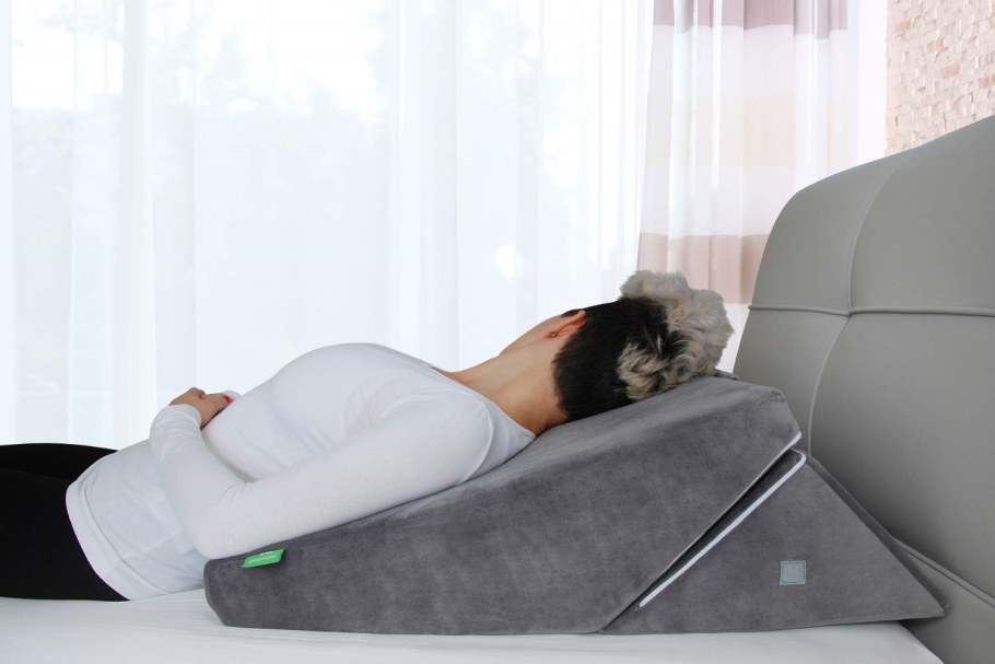 Диванные подушки треугольные