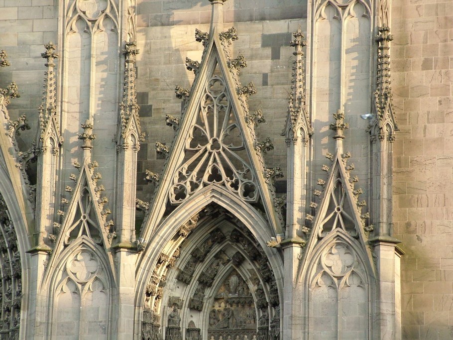 Вимперг Кельнского собора