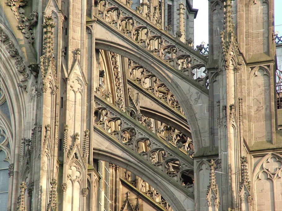 Вимперг миланского собора