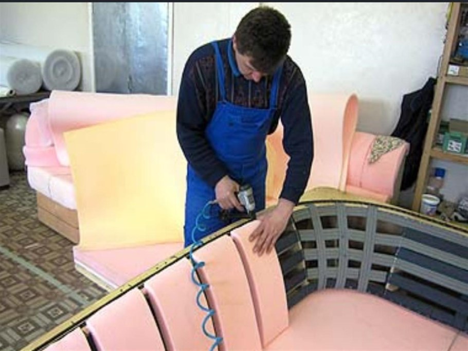 Обтянуть диван тканью