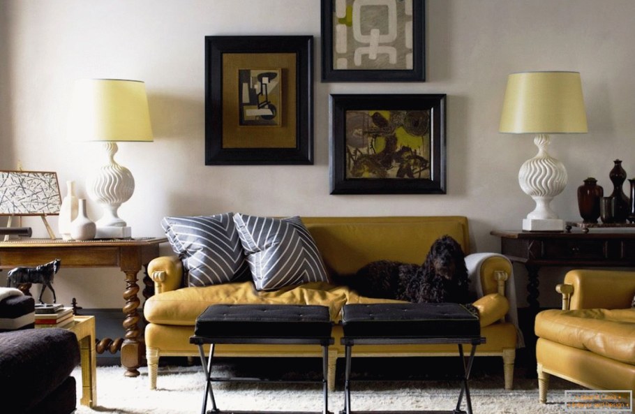 Желтый диван