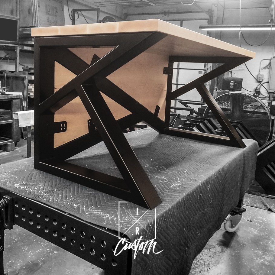 Столы американской компании IRCUSTOM