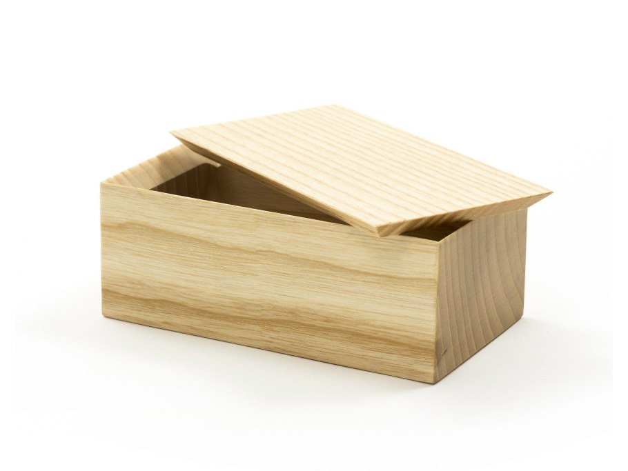 Коробка из дерева с крышкой