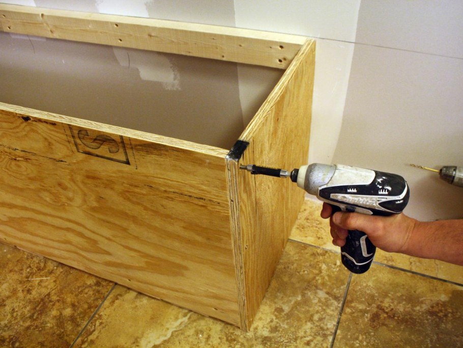 Короб из ДСП для кухонного дивана