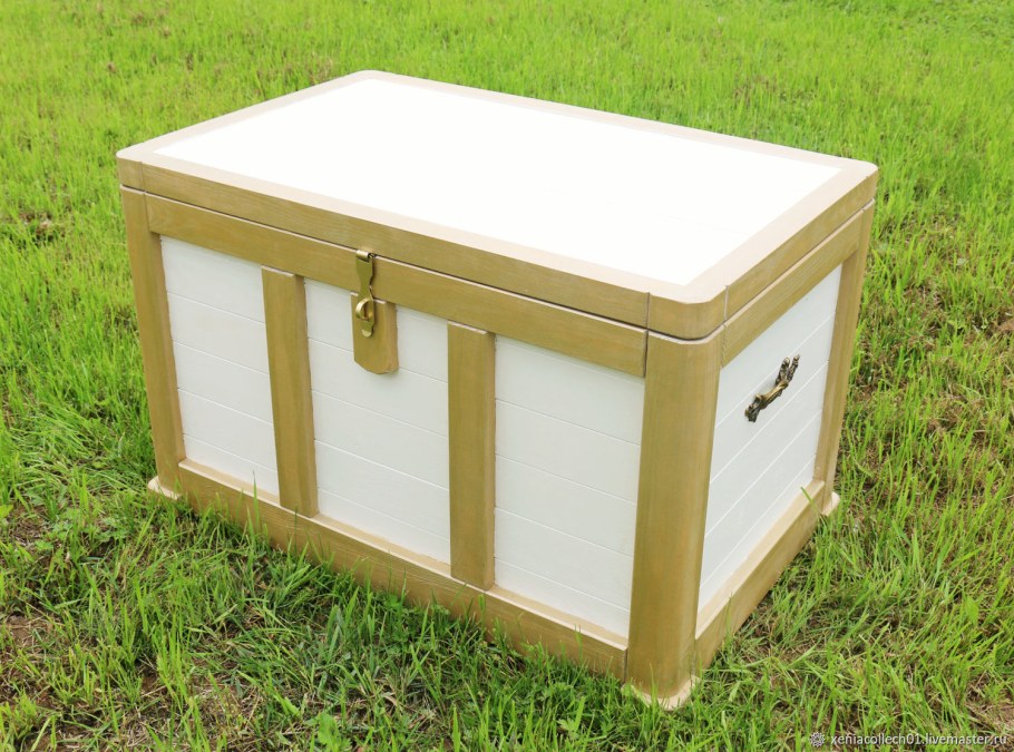 Сундук деревянный белый