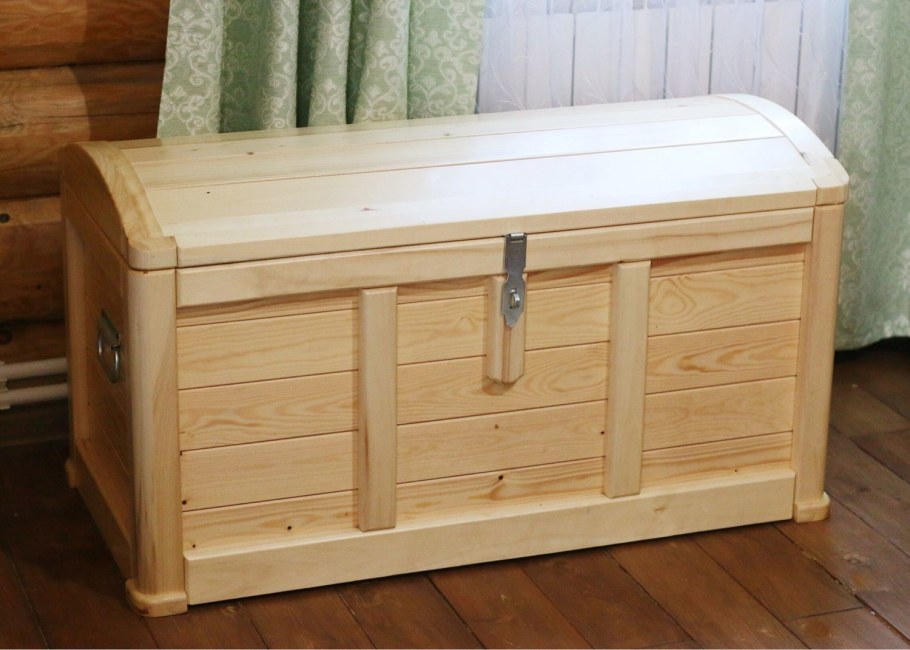 Прикроватная тумбочка из досок