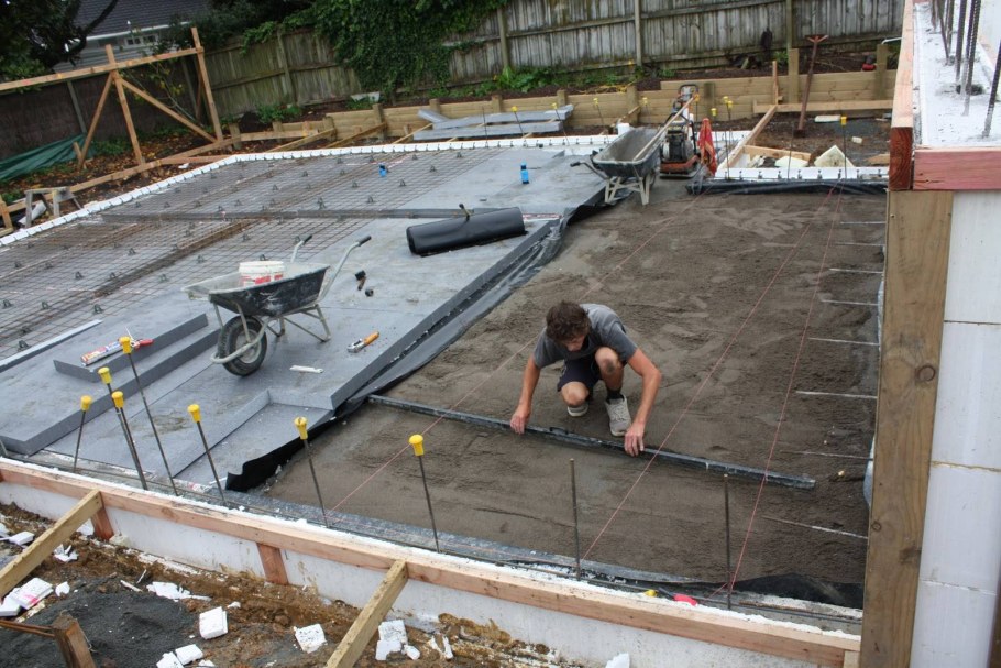 Бетонирование плиты пола