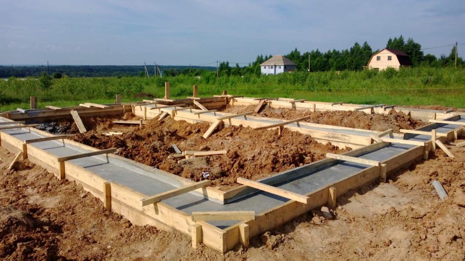 Стройка фундамента