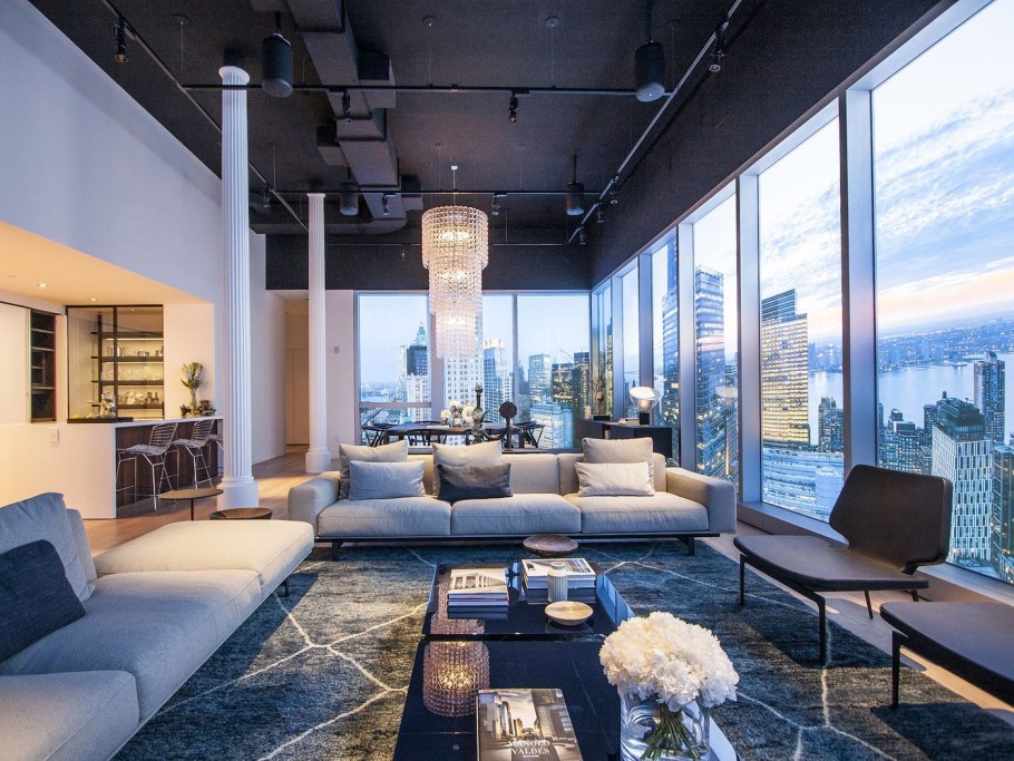 Гостиная с деревянным полом