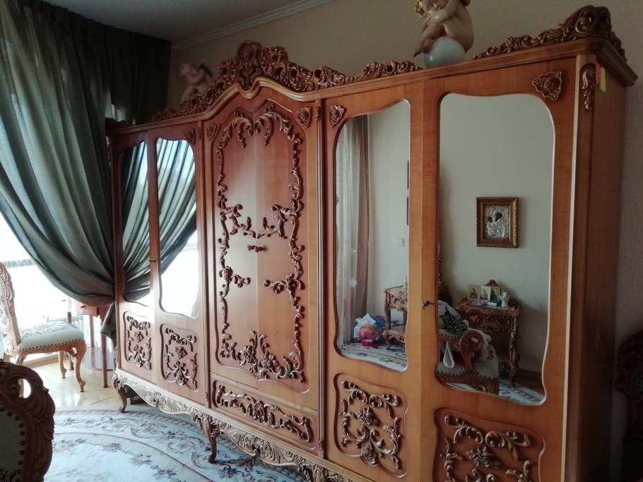 Румынская резная мебель