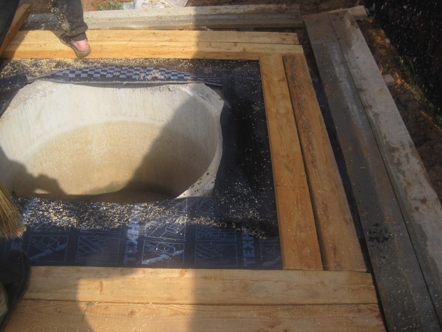 Колодец из оцилиндрованного бревна