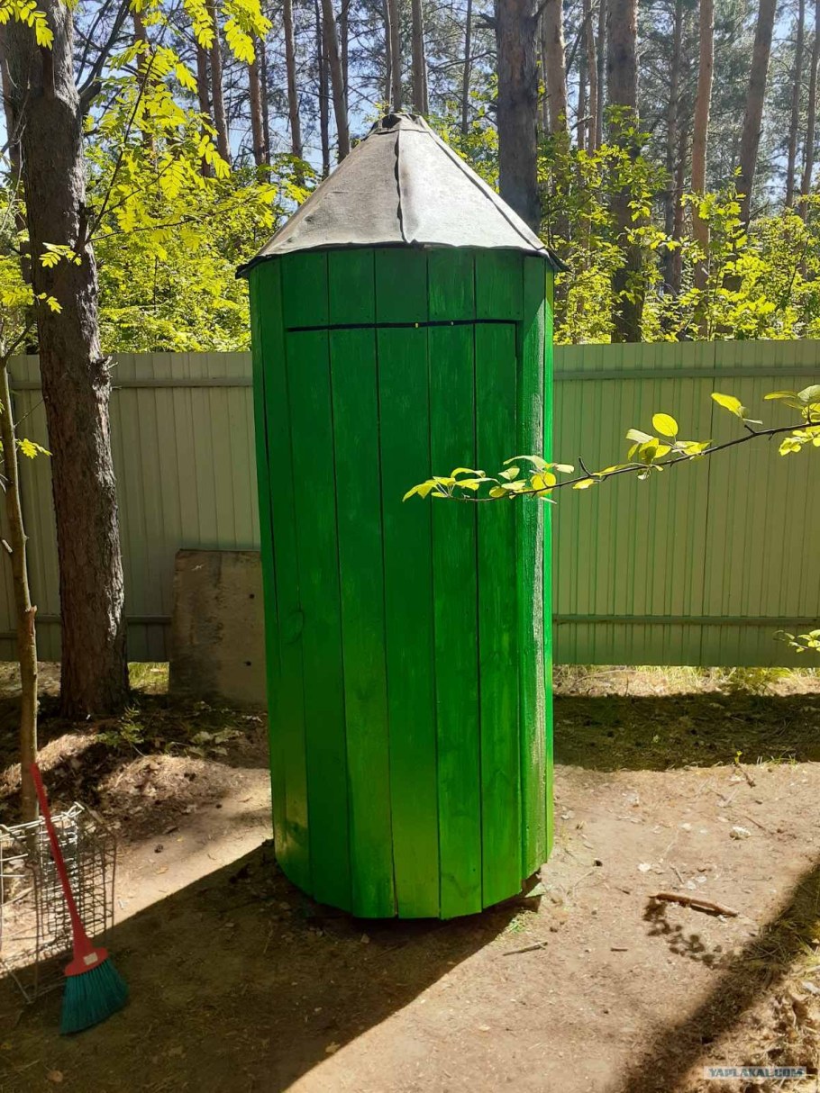 Детский домик из бревна