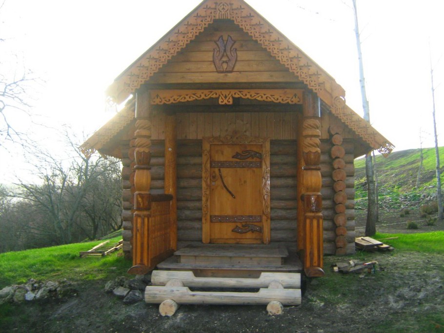 Деревянный домик для сада