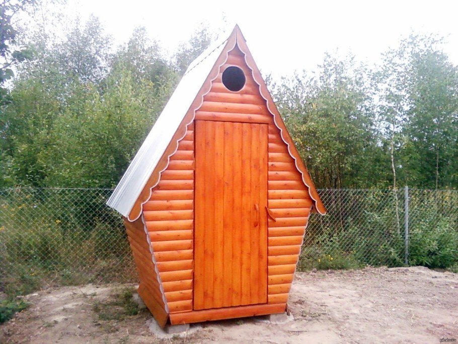 Детский домик из бревна