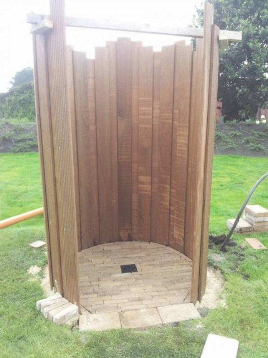 Детский домик из бревна