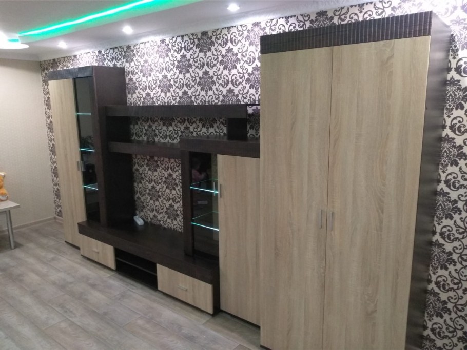 Стенка Оливия Лером