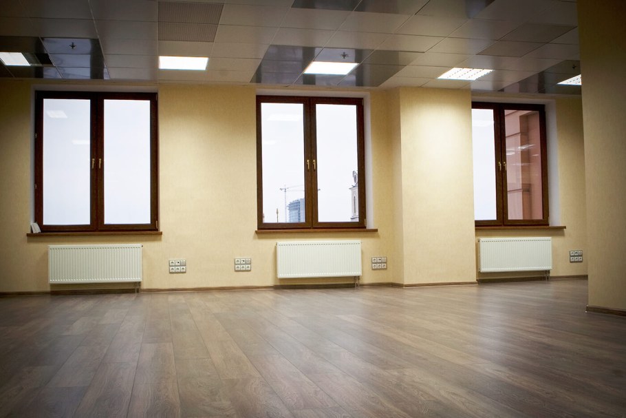 Натяжной потолок в офисе