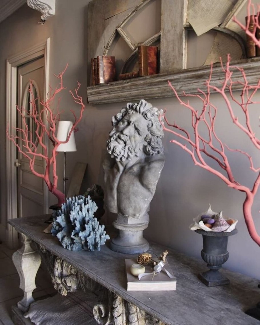 Модные тенденции осень 2021 интерьер античные скульптуры