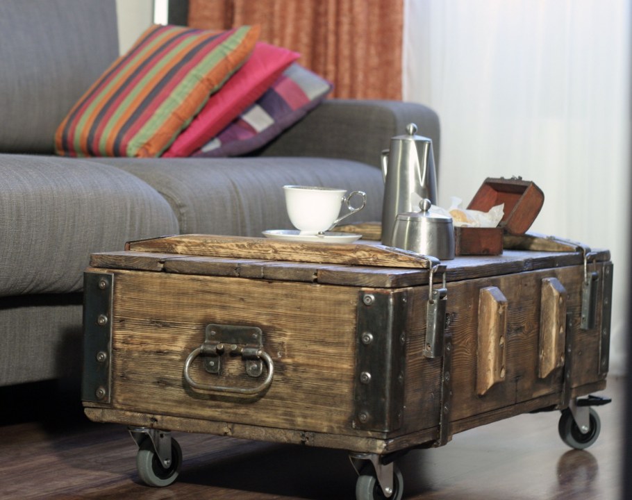 Полка в рустикальном стиле