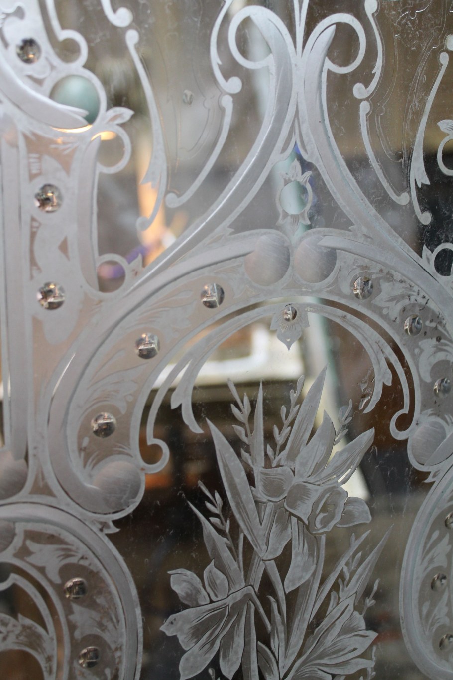 Алмазная грань на стекле