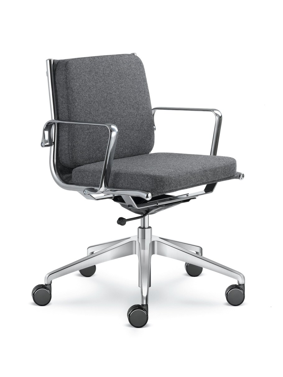 Эргономичное офисное кресло Expert Fly с подножкой