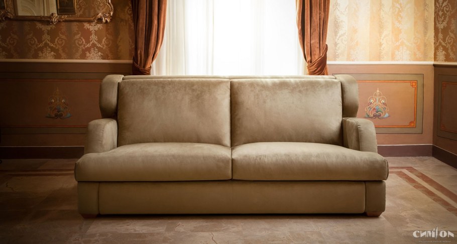 Диван на высоких ножках