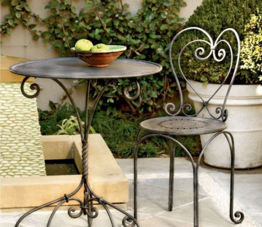 Кованый диван в интерьере