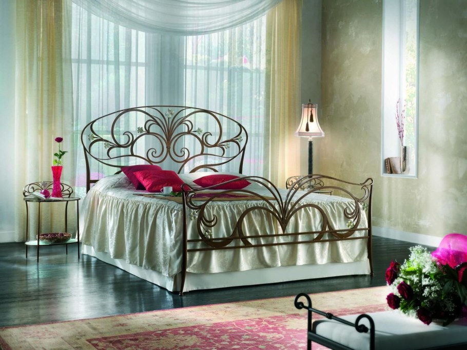 Кованая кровать в интерьере