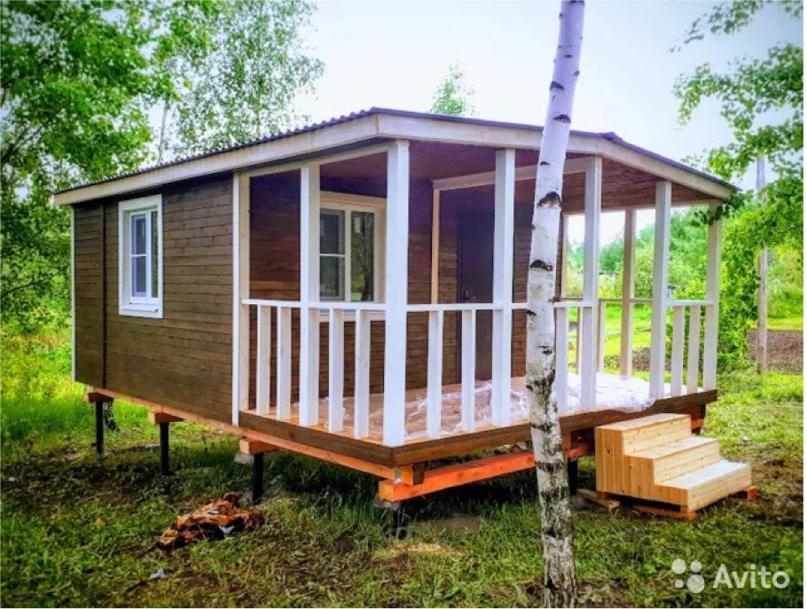 Дачный дом из бытовок