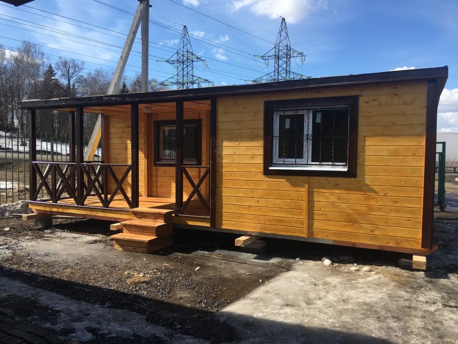 Домик из бытовки