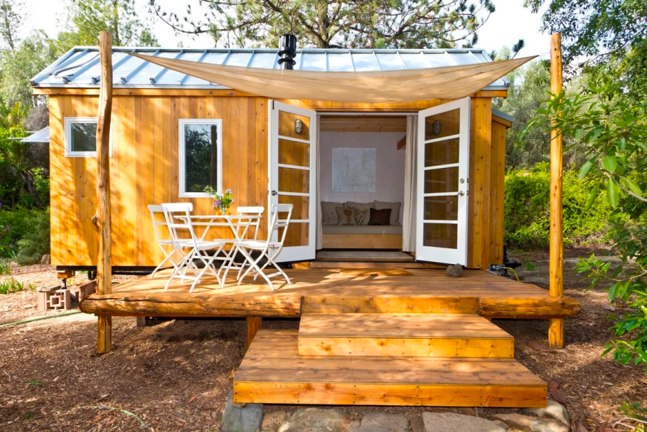 Бытовка обшитая сайдингом